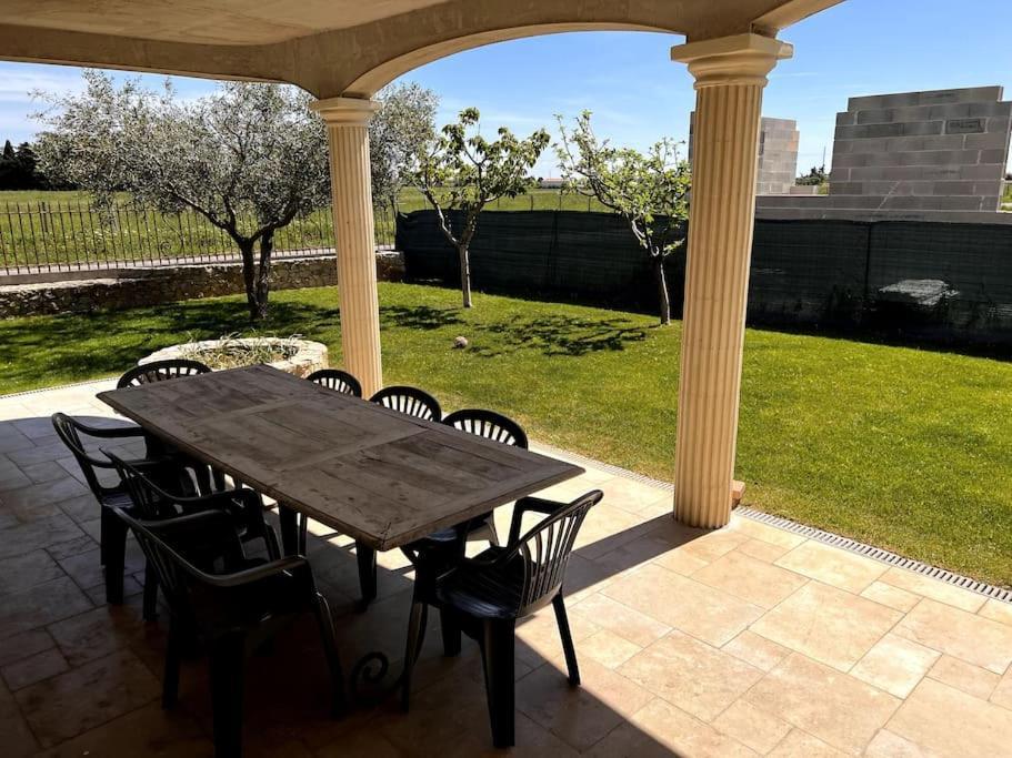 Saint-Laurent d’Aigouze : appartement avec jardin Extérieur photo